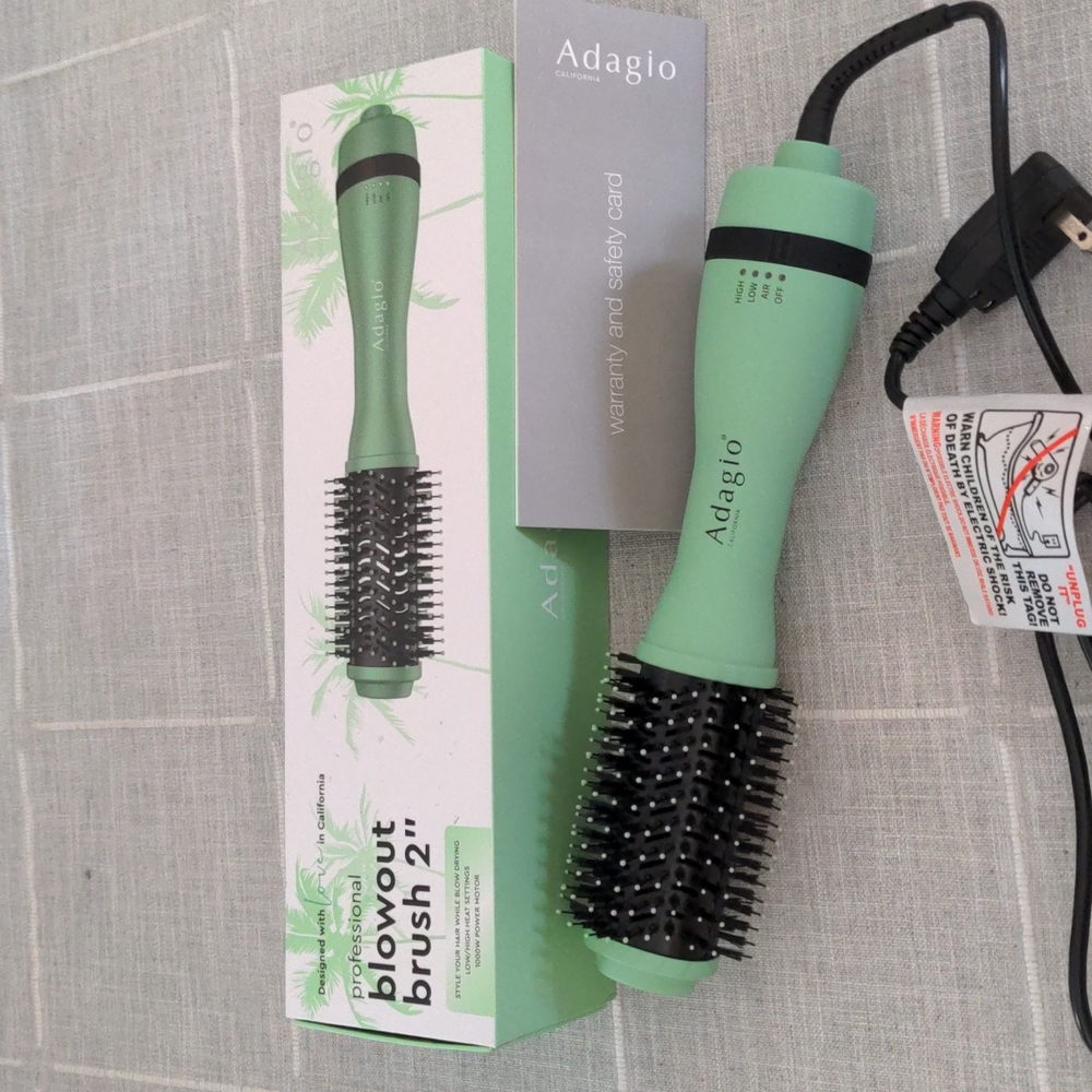 Adagio Professional Blowout Brush 2" Seafoam Green